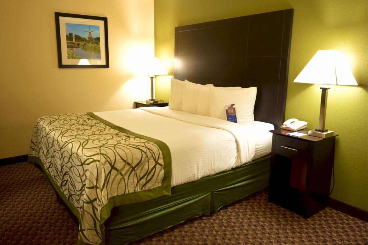 Baymont By Wyndham Holland Hotel Luaran gambar
