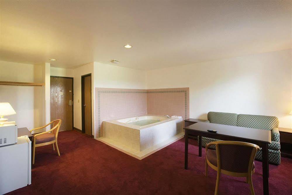 Baymont By Wyndham Holland Hotel Luaran gambar